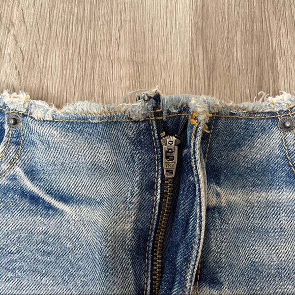 CARMAR Women's Light Wash Distressed Raw Hem Waistbandless Denim Skirt size 25 - Picture 2 of 4